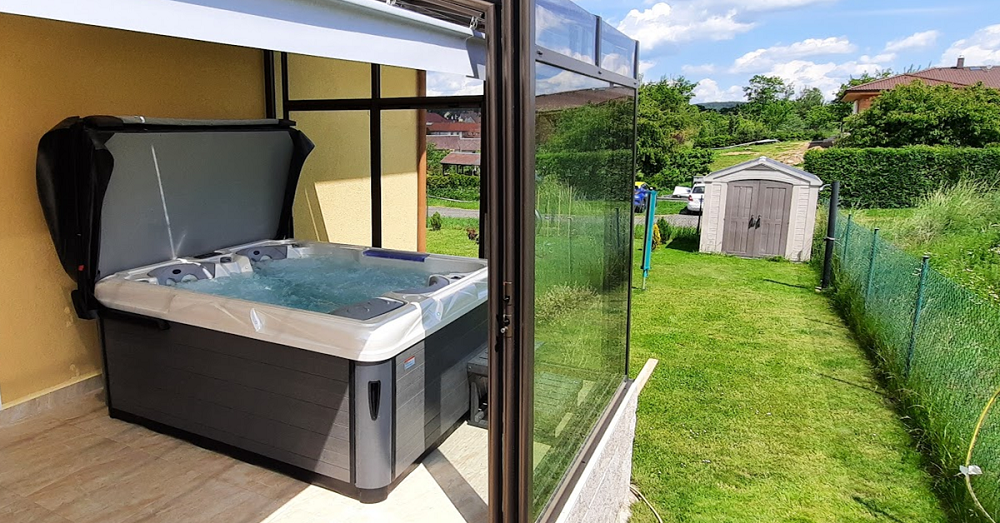 你知道如何清洁水疗浴缸保温盖吗